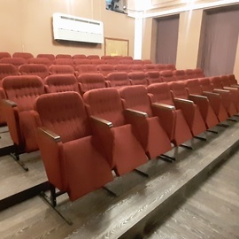 Театральные кресла